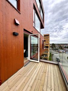 Modern Spacious Apt in Ski, 11min to Oslo的阳台或露台