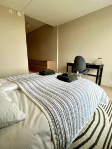 Modern Spacious Apt in Ski, 11min to Oslo客房内的一张或多张床位
