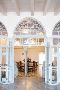 Um restaurante ou outro lugar para comer em The Efendi Hotel Akko