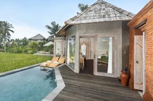 Bazén v ubytování TheWakanda Resort A Pramana Experience nebo v jeho okolí