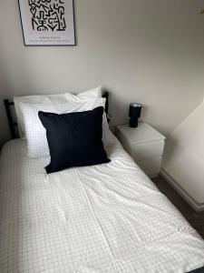 Postel nebo postele na pokoji v ubytování Modern, well-equipped and comfortable 3-bed home in lovely Shropshire village
