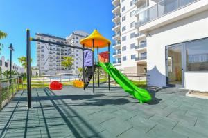 Ο χώρος παιχνιδιού για παιδιά στο Faralya Residence Cozy Apartment with Sea View in Quiet Payallar, Beach Shuttle and Full Facilities