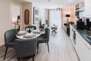 Η κουζίνα ή μικρή κουζίνα στο Apartment near Manchester Centre Ideal Sport or Gigs Sleeps 6 People