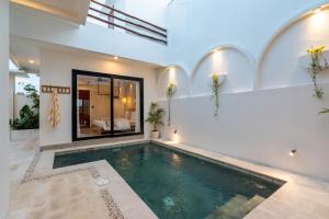 a swimming pool in a house with a mirror at Villa Le Blanc in Tumbak Bayuh +93 photos