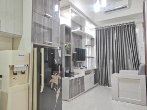 Kuchyň nebo kuchyňský kout v ubytování Best Deal and Cozy 2BR Vida View Apartment By Travelio