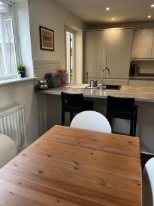 Kuchyň nebo kuchyňský kout v ubytování Modern, well-equipped and comfortable 3-bed home in lovely Shropshire village