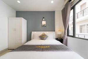 Ένα ή περισσότερα κρεβάτια σε δωμάτιο στο Golden Sun 3 Apartment