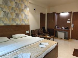 Postel nebo postele na pokoji v ubytování Hotel Shreyas