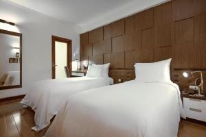 Postel nebo postele na pokoji v ubytování La Nueva Boutique Hotel Hanoi & Spa