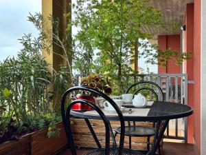 A balcony or terrace at 'La Quercia' top floor flat