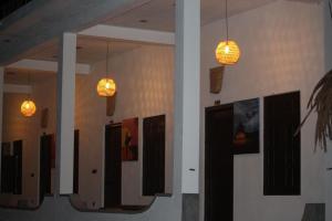 Μια τηλεόραση ή/και κέντρο ψυχαγωγίας στο Saltwater Surf Camp