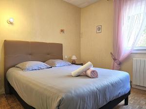 Postel nebo postele na pokoji v ubytování L'échappée du Canal - Piscine - Cheminée - Clim - Parking privé gratuit - 8 personnes - 3 chambres - Parc