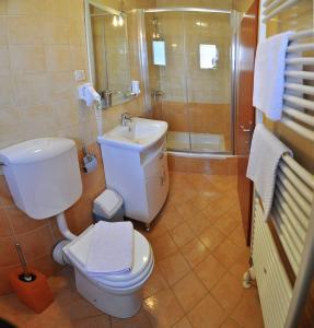 Ένα μπάνιο στο Stunning view suite with balcony