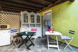 a kitchen with a table and two chairs and a refrigerator at Affittacamere - L'ancora in Stintino
