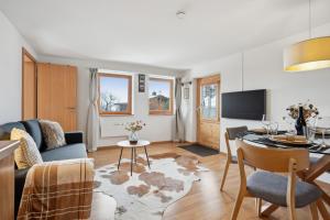 TV a/nebo společenská místnost v ubytování INN JOY Apartments - idyllische Bergsicht