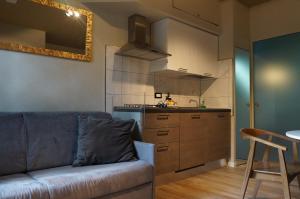 a living room with a couch and a kitchen at San Donato 40 in Bologna