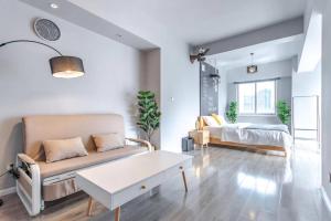 Łóżko lub łóżka w pokoju w obiekcie Xihe Light Luxury Self-service Apartment