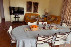 a living room with a table with oranges on it at Villa Rossi in Polignano a Mare