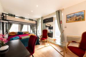 Posezení v ubytování Bundle 2 Apparts, 12 person - Parking, station, beach + 26 fotografií