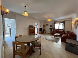 TV a/nebo společenská místnost v ubytování Villa Maadi 35 - R 202 - Street View Room