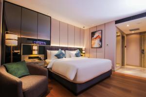 Postel nebo postele na pokoji v ubytování FUGO Hotel Banjarmasin