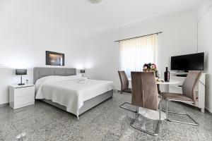 Et tv og/eller underholdning på Apartments Martom 1