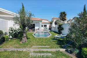 Πισίνα στο ή κοντά στο Villa Blanche