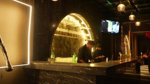 Lounge nebo bar v ubytování Aquila Grand Suites - Noida Sector 136