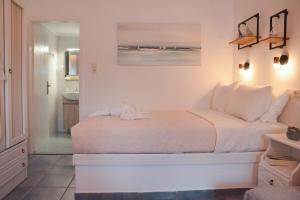 Gallery image of Giorgantis Studio II in Plaka Milou