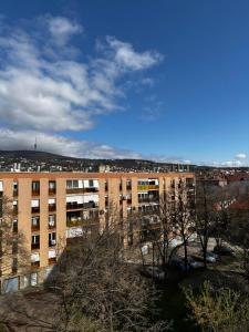 Το κτήριο όπου στεγάζεται  το διαμέρισμα