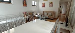 Część wypoczynkowa w obiekcie Casas y Patios de Sevilla