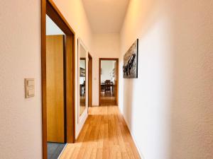 シュヴェリーンにあるAttraktive Wohnung im schönen Hinterhofの廊下