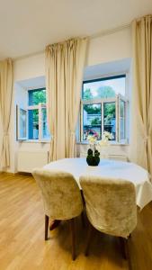 Fotografie z fotogalerie ubytování Modern 2BR Stay for 5 Prime Location v destinaci Klosterneuburg