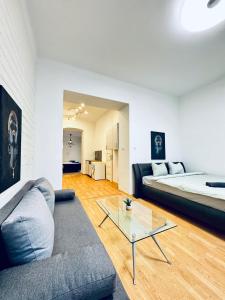 Posezení v ubytování Modern 2BR Stay for 5 Prime Location