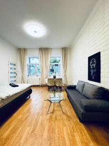 Posezení v ubytování Modern 2BR Stay for 5 Prime Location