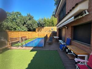 Swimmingpoolen hos eller tæt på Apartamento con Piscina en sant Cugat del valles