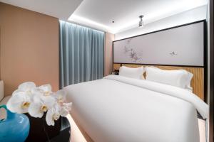 Voodi või voodid majutusasutuse Liuxiang Shangcui Hotel toas