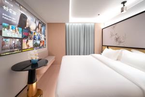 Voodi või voodid majutusasutuse Liuxiang Shangcui Hotel toas