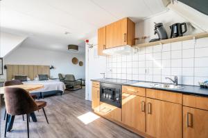 Kuchyň nebo kuchyňský kout v ubytování Duinhotel Haga