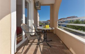 Balkón alebo terasa v ubytovaní Two-Bedroom Apartment In Vodice