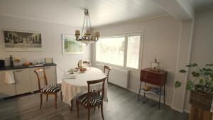 Kuchyň nebo kuchyňský kout v ubytování Guesthouse & Caravan Lehtiniemi - Posio