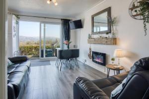 Χώρος καθιστικού στο Bayview 32 - 2 Bedroom Chalet - Bayview Oxwich