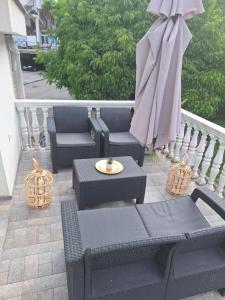 a patio with chairs and an umbrella and a table at Vavic 1 in Španjola