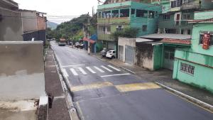 an empty street in a city with buildings at Cantinho dos Barbosas in Angra dos Reis