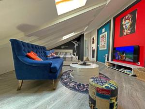 Μια τηλεόραση ή/και κέντρο ψυχαγωγίας στο Apartments Rock Palace