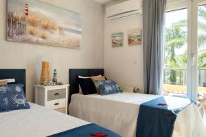 Ένα ή περισσότερα κρεβάτια σε δωμάτιο στο 4 Bedroom Luxury Villa with 15m Pool For Up-To 10 Guests +20 φωτογραφίες