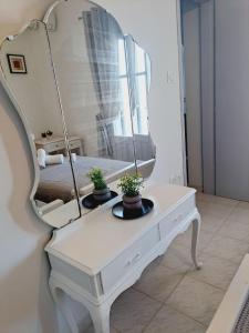 Ένα μπάνιο στο Villa Mimika