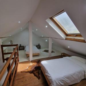 a attic bedroom with two beds and a skylight at Casas e Glamping Quinta da Saudade in Canha +13 photos
