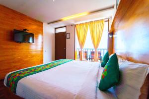 Katil atau katil-katil dalam bilik di Treebo Tranquil Heights With Scenic View
