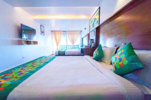 Katil atau katil-katil dalam bilik di Treebo Tranquil Heights With Scenic View